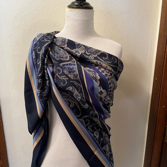 Gorgeous XL H&M polyester 51" square scarf shawl in blues & tan paisley print - Picture 2 of 6